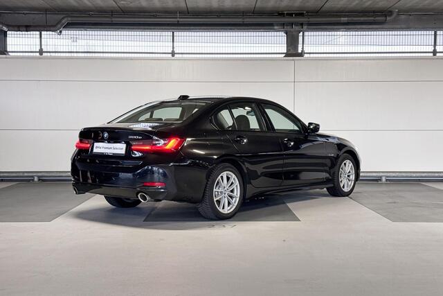 BMW 3-SERIE Sedan 320e