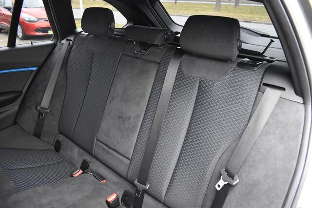 BMW 3-SERIE Touring 318i Edition Automaat M Sport Shadow Executive / Navigatie / Clima / Keyless / Trekhaak / 18"LM