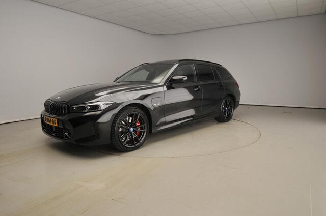 BMW 3-SERIE Touring 330e xDrive | M-Sportpakket | LED | Leder | HUD | Schuifdak | Elektr. zetels | Sportstoelen | DAB | Harman-kardon sound | Alu 19 inch