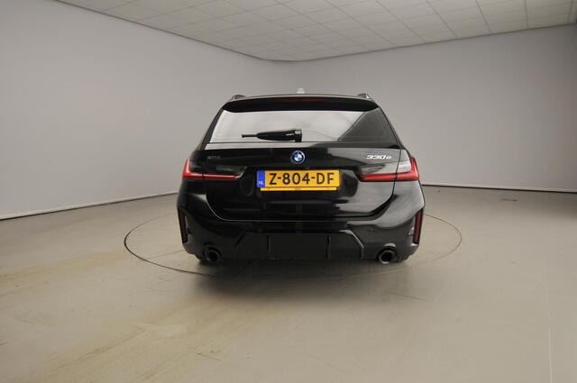 BMW 3-SERIE Touring 330e xDrive | M-Sportpakket | LED | Leder | HUD | Schuifdak | Elektr. zetels | Sportstoelen | DAB | Harman-kardon sound | Alu 19 inch