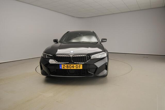BMW 3-SERIE Touring 330e xDrive | M-Sportpakket | LED | Leder | HUD | Schuifdak | Elektr. zetels | Sportstoelen | DAB | Harman-kardon sound | Alu 19 inch