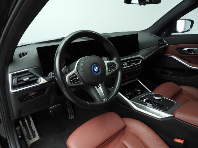 BMW 3-SERIE Touring 330e xDrive | M-Sportpakket | LED | Leder | HUD | Schuifdak | Elektr. zetels | Sportstoelen | DAB | Harman-kardon sound | Alu 19 inch