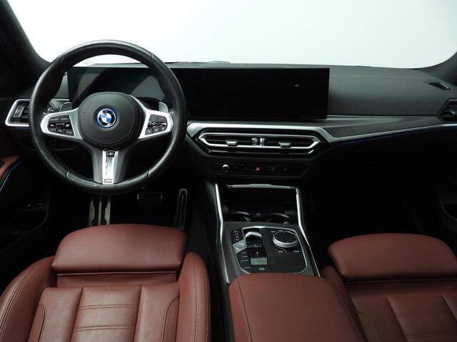 BMW 3-SERIE Touring 330e xDrive | M-Sportpakket | LED | Leder | HUD | Schuifdak | Elektr. zetels | Sportstoelen | DAB | Harman-kardon sound | Alu 19 inch