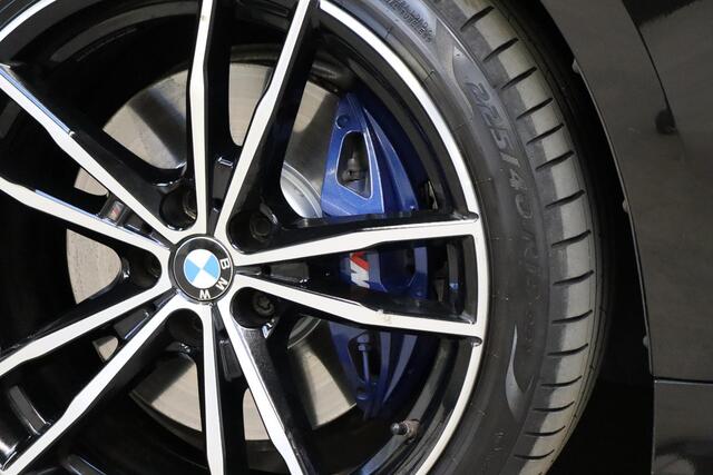 BMW 3-SERIE Touring 330i High Executive M Sport Pakket Automaat / Live Cockpit Professional / Panoramadak / Driving Assistant Professional / M Sport Differentieel / Nappa Leder / Extra Getint Glas / 19 Inch / Harman Kardon / M Sport Remsysteem / Achteruitrijcamera /