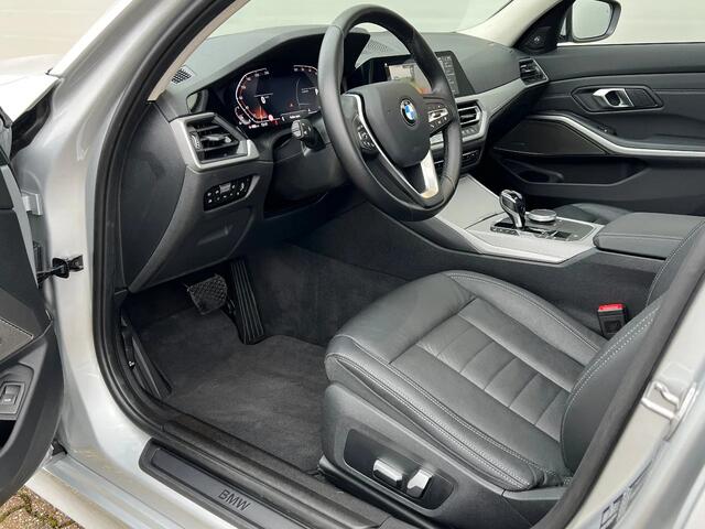 BMW 3-SERIE 320i | 184 PK | NL auto | Laser | Panoramadak | Bijzonder compleet! | 68dkm !