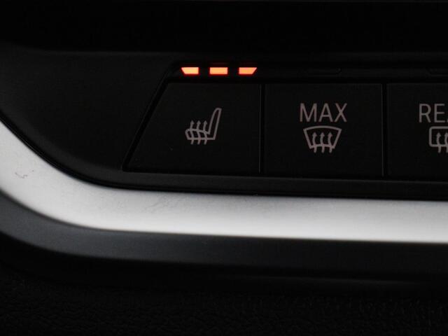 BMW 3-SERIE 330i High Executive Edition | 360 Camera | Leder | Harman/Kardon | Stoelverwarming | Camera | Carplay | Keyless | Live Cockpit | Navigatie | Full LED