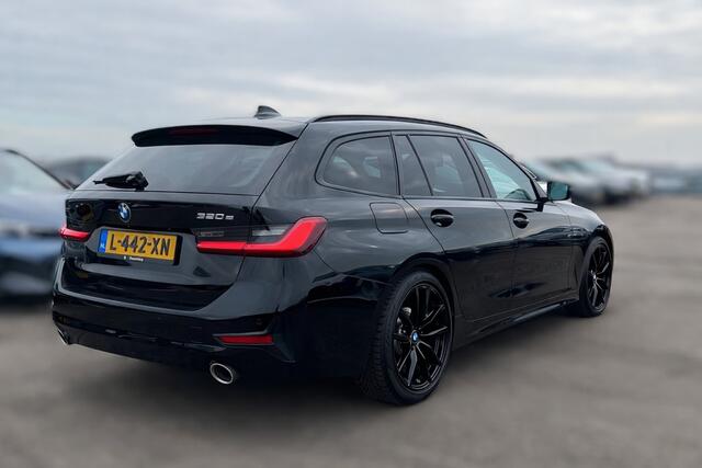 BMW 3-SERIE Touring 320e xDrive Business Edition Plus Sport | Panoramadak | Stuurverwarming | Stoelverwarming | Keyless | Laser Light | Head-Up Display | Apple Carplay | Navigatie |