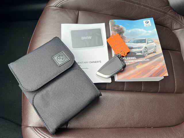 BMW 3-SERIE Touring 320e xDrive Business Edition Plus Sport | Panoramadak | Stuurverwarming | Stoelverwarming | Keyless | Laser Light | Head-Up Display | Apple Carplay | Navigatie |