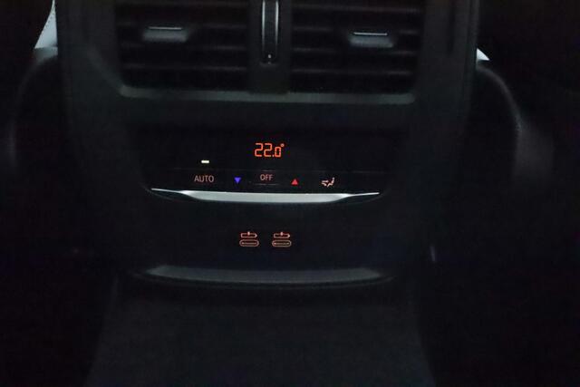 BMW 3-SERIE Sedan 318i M Sportpakket Pro | Trekhaak | Comfort Pack | Innovation Pack | Showroom Selection