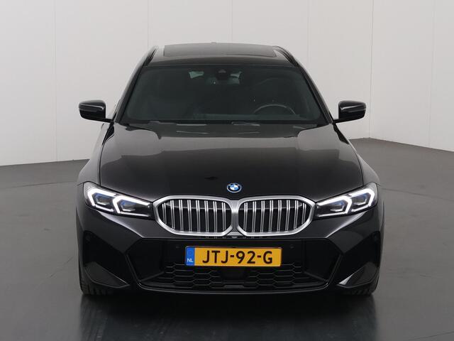 BMW 3-SERIE Touring 330e xDrive | M-Sport | Panoramadak | HUD | Curved Display | Ele.verstelbare stoelen + Geheugen | Camera | Apple CarPlay/Android Auto | Standkachel | Adaptieve Cruise Control | BMW LED |