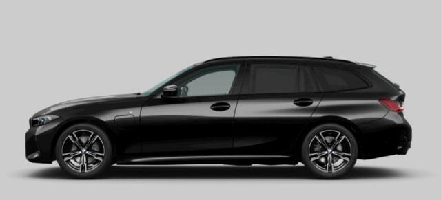 BMW 3-SERIE Touring 330e M Sport - Elektrisch verstelbare/verwarmde stoelen - Comfort Access - Parking Assistant Plus - Active Cruise Control - Getinte Ruiten - zonneschermen achterportierramen -