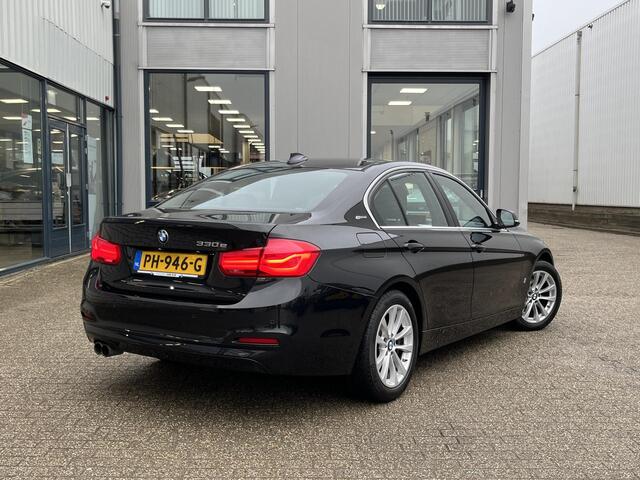 BMW 3-SERIE 330e High Executive | NL Auto/Leder/Clima/Cruise/Navi/Bluetooth/PDC/17"/Stoelverwarming