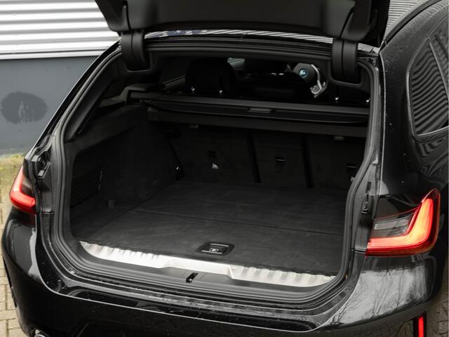 BMW 3-SERIE Touring 330e M-Sport - Long Range - Trekhaak - Getint Glas - Comfort Access
