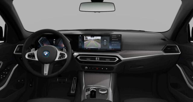 BMW 3-SERIE 330e M Sport - Ambiance verlichting - Parking Assistant - Getinte Ruiten - Elektrisch verwarmde voorstoelen - In de breedte verstelbare rugleuning voor bestuurder -