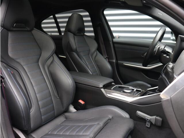 BMW 3-SERIE Sedan 330e | M Sportpakket Pro | Panodak | Head-Up | Driving Assistant Prof. | Harman Kardon | Elektr. Stoelen | Parking Assistant Plus | 19'' LMV