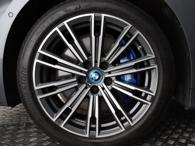 BMW 3-SERIE Touring 330e Business Edition + M Sport (Pano / Navi / Cruise / Camera / Carplay)