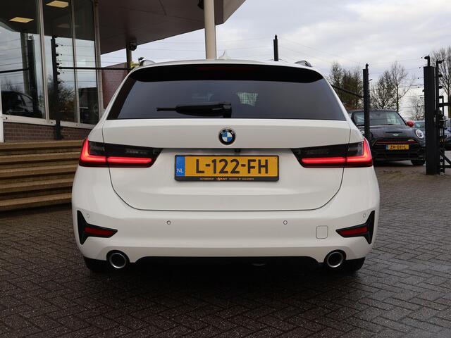 BMW 3-SERIE Touring 320d HIGH EXECUTIVE SPORTLINE 190 PK AUT. *ALPINWEISS* + ELEK. TREKHAAK | LASER LED | 18 INCH | STOEL/STUURWIELVERW.