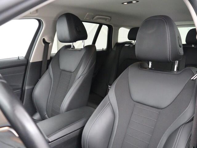 BMW 3-SERIE 318d Sport Line | Stoelverwarming | Sportstoelen | Carplay | Live Cockpit | Half leder | Navigatie | Full LED | Parkeerhulp | Cruise control