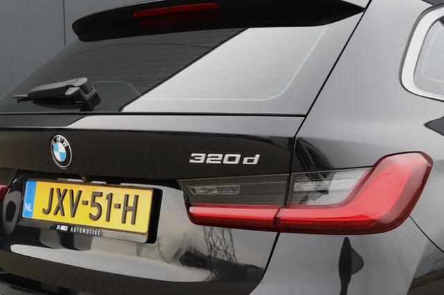 BMW 3-SERIE Touring 320d Luxury Line Pano Leder 19inch Dealer OH.