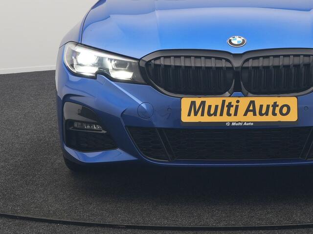 BMW 3-SERIE 318i M Sport Shadow 156pk Dealer O.H | Panodak | Alcantara Sportstoelen Verwarmd | Camera & Parkassist | Keyless | Hifi Audio | Apple Carplay | 18"L.M | Sfeerverlichting |