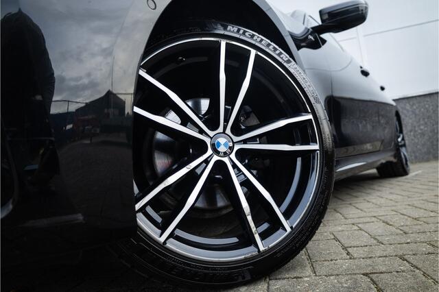 BMW 3-SERIE Touring 320i M Sport High Ex Camera / HiFi / Trekhaak / 19inch /
