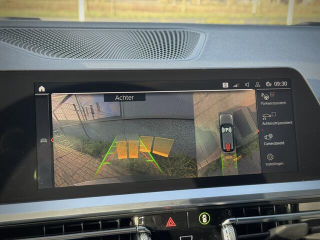 BMW 3-SERIE Touring 330i M-Sport Facelift 259pk Dravitgrau | Laserlicht | 360 Camera | Harman Kardon | CoPilot Adaptive Cruise | Keyless Entry | HUD | Dealer O.H.