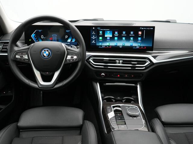 BMW 3-SERIE Touring 320e Sportline FACELIFT Plug In Hybrid Dealer O.H PHEV | Panodak | Widescreen Navi | Harman Kardon | Camera | Keyless | Stuurverwarming | Apple Carplay | BLIS |