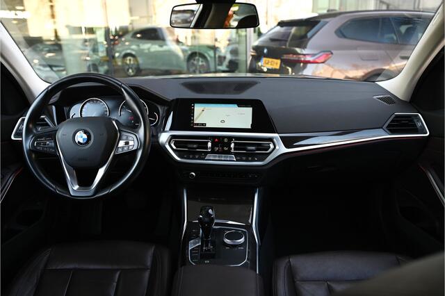 BMW 3-SERIE 320i Luxury Line Automaat / Achteruitrijcamera / LED / Stoelverwarming / Live Cockpit Plus / Parking Assistant / Leder