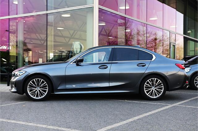 BMW 3-SERIE 320i Luxury Line Automaat / Achteruitrijcamera / LED / Stoelverwarming / Live Cockpit Plus / Parking Assistant / Leder