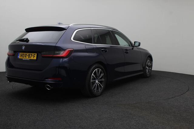 BMW 3-SERIE Touring 320e 2023 | Connected Services | Carplay | DAB Radio | Stuurverwarming | Adaptive Cruise Control | Boekjes | Keyless 2 Sleutels | Elektrische Trekhaak & Achterklep | Navigatie | Stuurwiel Bediening
