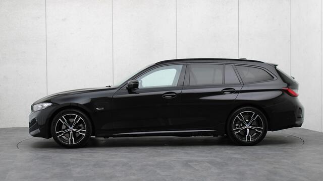 BMW 3-SERIE Touring 330e M-Sport | Facelift | Head-up | Stuurwielverwarming | Adaptieve Cruise Control | Shadow-Line