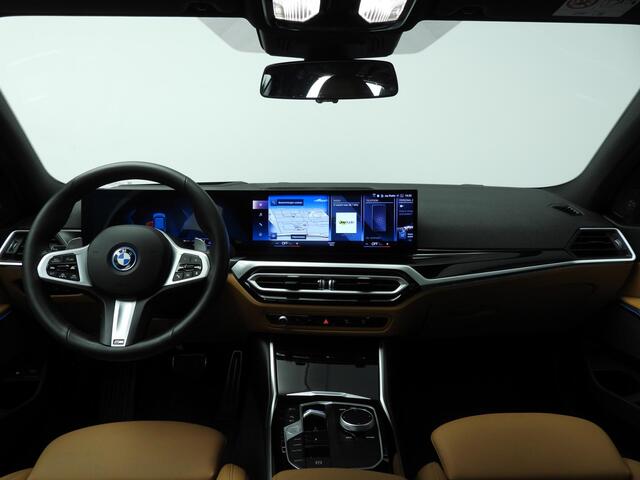 BMW 3-SERIE Touring 330e | Individual Lak | M-Sportpakket | LED | HUD | Trekhaak | Elektr. zetels | DAB | Harman-kardon sound | Alu 19 inch