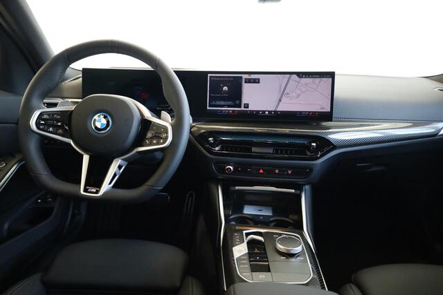BMW 3-SERIE Touring 330e M Sport Pro| Panoramadak | Harman Kardon | Trekhaak | Head-Up Display