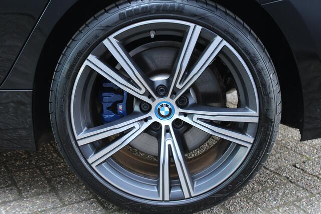 BMW 3-SERIE Touring 330e | Adaptieve cruise | Leder | 360 Camera | M-Pakket