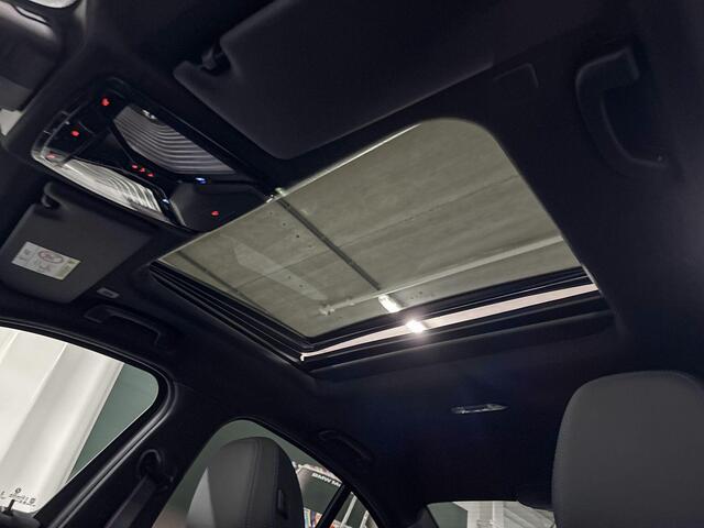 BMW 3-SERIE Sedan 330e | M-Sport Pro | Comfort Pack | Driving Assistant | Hifi System | Schuif-/kanteldak | Comfort Access