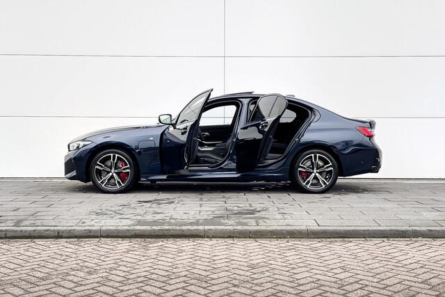 BMW 3-SERIE Sedan 330e
