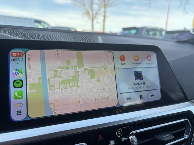 BMW 3-SERIE Touring 318i Business Edition | M Pakket | Sfeerverlichting | Apple Carplay | Parkeercamera