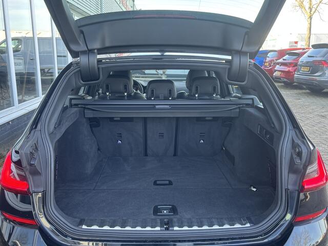 BMW 3-SERIE Touring 318i Business Edition | M Pakket | Sfeerverlichting | Apple Carplay | Parkeercamera