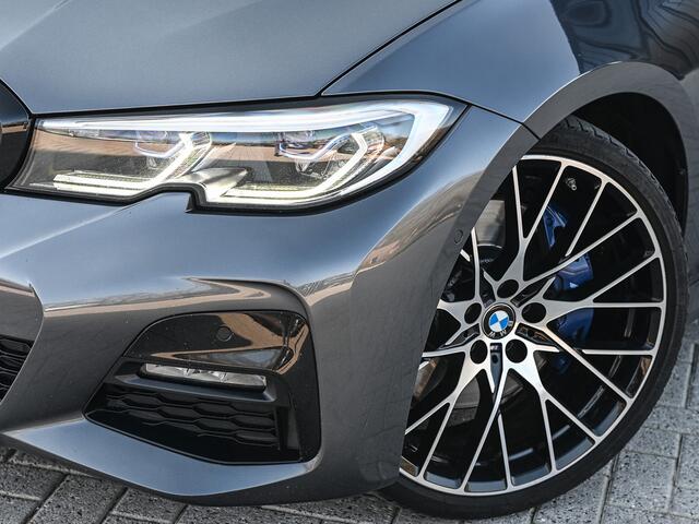 BMW 3-SERIE 330i High Executive 259pk M-Sport | M Sportbrake | M Suspension | Comfort Access | Schuif -/- Dak | Memory Seats | Ambiance Light | Laser Light | 360 Camera | Head-Up | Harman/Kardon |