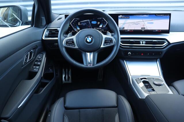 BMW 3-SERIE Sedan 320i | M Sportpakket Pro | Panodak | Harman Kardon | Driving Assistant | Comfort Acces | 19'' LMV | Ekris Selection