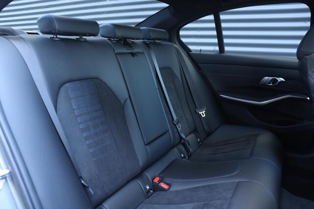 BMW 3-SERIE Sedan 320i | M Sportpakket Pro | Panodak | Harman Kardon | Driving Assistant | Comfort Acces | 19'' LMV | Ekris Selection