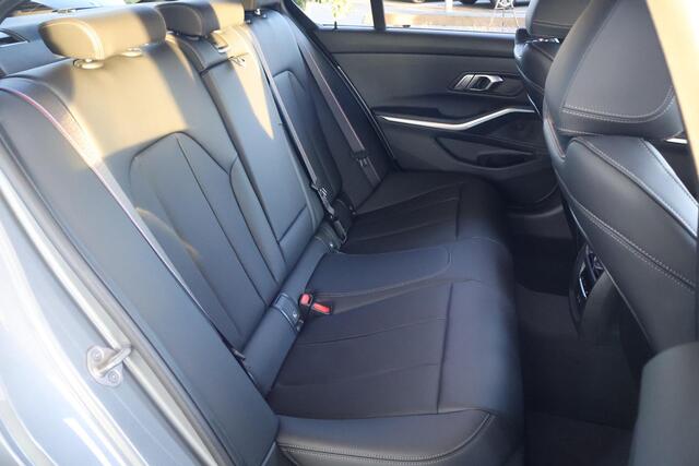 BMW 3-SERIE 330e Sedan | M Sportpakket Pro | Comfort Pack | Ekris Selection