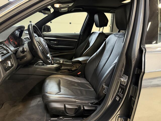 BMW 3-SERIE Touring 318i High Executive Automaat | Leder | Stoelverwarming | Full LED | Navi | PDC V+A