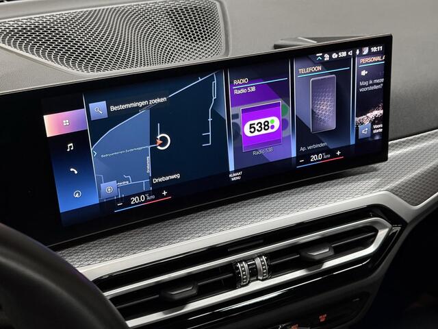 BMW 3-SERIE 318i M PAKKET - NL AUTO - SCHUIFDAK - LIVE COCKPIT - STOELVERWARMING - TREKHAAK - AUTOMAAT - LED - LEER - HEAD UP -