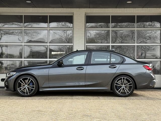 BMW 3-SERIE 320i M SPORT PLUS | PANORAMA | 19 INCH | HEAD UP | LEDER |