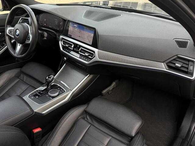 BMW 3-SERIE 320i M SPORT PLUS | PANORAMA | 19 INCH | HEAD UP | LEDER |