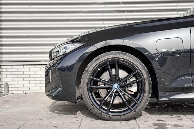 BMW 3-SERIE Sedan 330e