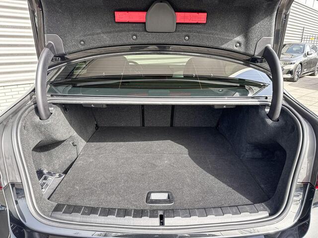 BMW 3-SERIE Sedan 330e