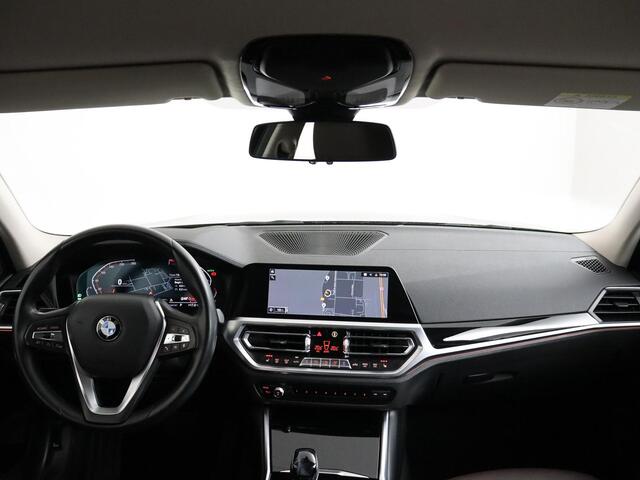 BMW 3-SERIE 320i High Executive Edition | Cruise Control | LED | Navigatie!