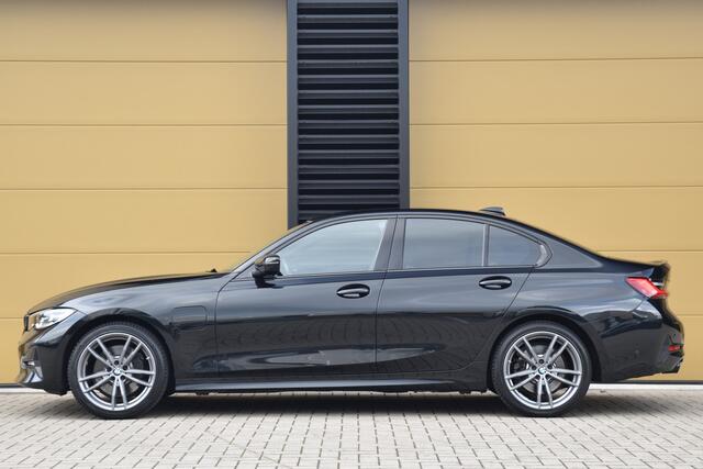 BMW 3-SERIE 330e eDrive Edition * Sportline * Hifi * 19"M-Velgen * DAB * Live Cockpit Proffesional *